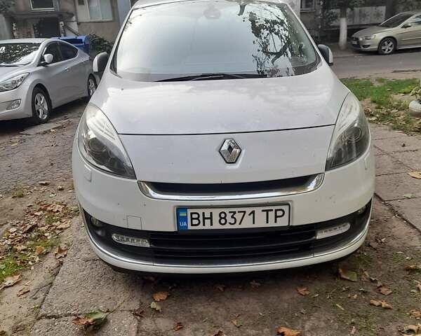 Белый Рено Гранд Сценик, объемом двигателя 1.46 л и пробегом 244 тыс. км за 8700 $, фото 4 на Automoto.ua