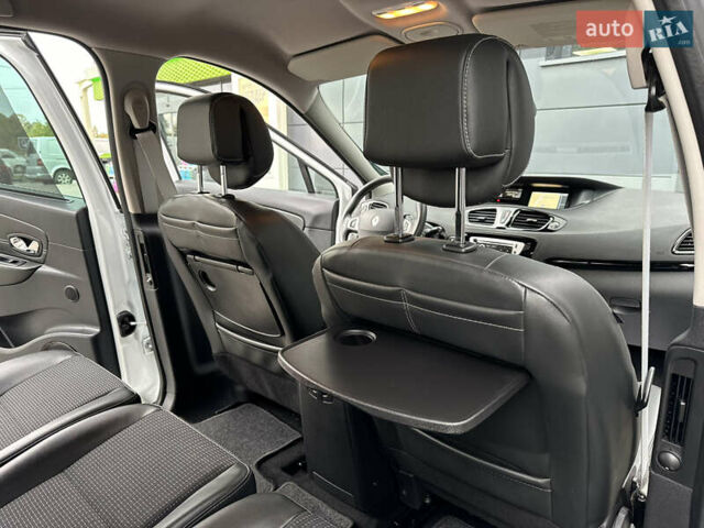 Белый Рено Гранд Сценик, объемом двигателя 1.6 л и пробегом 207 тыс. км за 9450 $, фото 114 на Automoto.ua