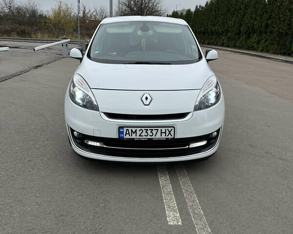 Белый Рено Гранд Сценик, объемом двигателя 1.46 л и пробегом 280 тыс. км за 8100 $, фото 1 на Automoto.ua