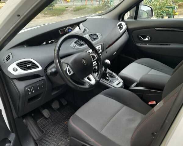 Белый Рено Гранд Сценик, объемом двигателя 1.46 л и пробегом 244 тыс. км за 8700 $, фото 5 на Automoto.ua