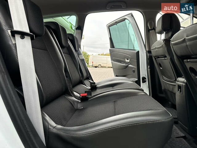 Белый Рено Гранд Сценик, объемом двигателя 1.6 л и пробегом 207 тыс. км за 9450 $, фото 112 на Automoto.ua