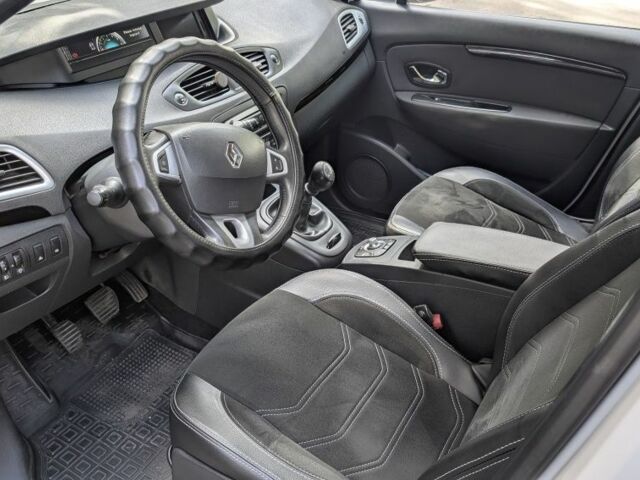 Белый Рено Гранд Сценик, объемом двигателя 1.5 л и пробегом 360 тыс. км за 8000 $, фото 3 на Automoto.ua