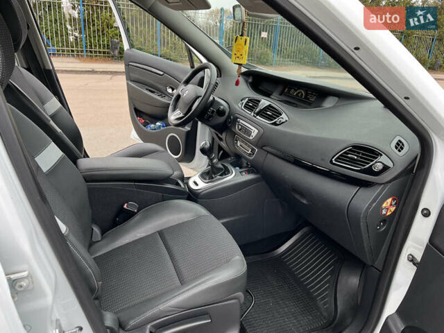 Белый Рено Гранд Сценик, объемом двигателя 1.46 л и пробегом 280 тыс. км за 8100 $, фото 13 на Automoto.ua