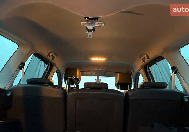 Белый Рено Гранд Сценик, объемом двигателя 1.6 л и пробегом 182 тыс. км за 9000 $, фото 26 на Automoto.ua