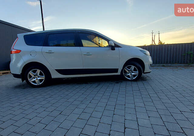 Белый Рено Гранд Сценик, объемом двигателя 1.5 л и пробегом 240 тыс. км за 8499 $, фото 2 на Automoto.ua