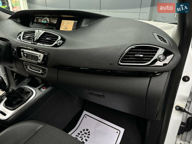 Белый Рено Гранд Сценик, объемом двигателя 1.6 л и пробегом 207 тыс. км за 9450 $, фото 94 на Automoto.ua