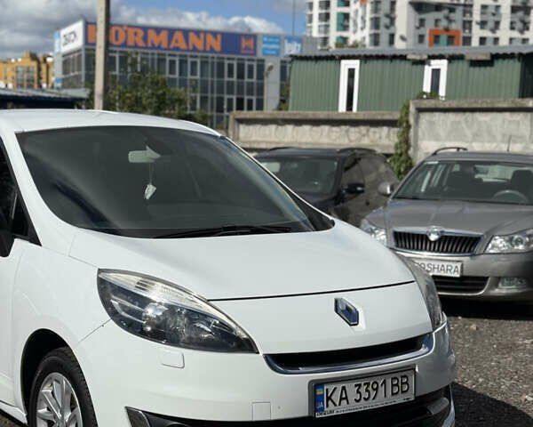 Білий Рено Гранд Сценік, об'ємом двигуна 1.6 л та пробігом 293 тис. км за 8400 $, фото 16 на Automoto.ua