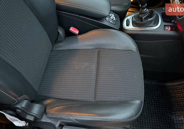 Белый Рено Гранд Сценик, объемом двигателя 1.6 л и пробегом 182 тыс. км за 9000 $, фото 14 на Automoto.ua