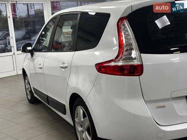 Білий Рено Гранд Сценік, об'ємом двигуна 1.46 л та пробігом 291 тис. км за 7790 $, фото 11 на Automoto.ua