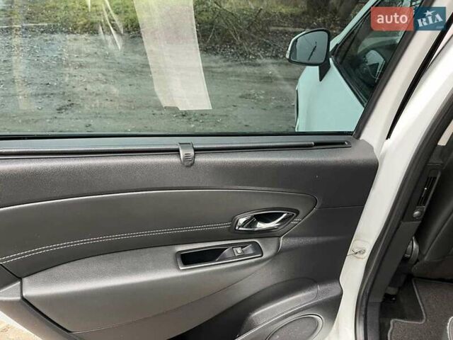 Белый Рено Гранд Сценик, объемом двигателя 1.5 л и пробегом 283 тыс. км за 8900 $, фото 14 на Automoto.ua