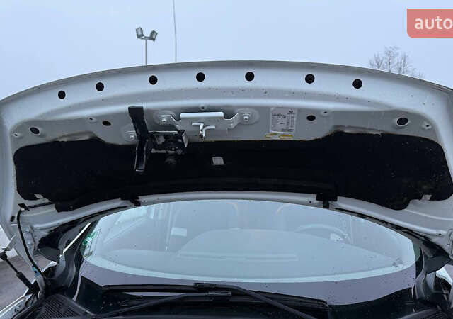 Белый Рено Гранд Сценик, объемом двигателя 1.6 л и пробегом 182 тыс. км за 9000 $, фото 7 на Automoto.ua