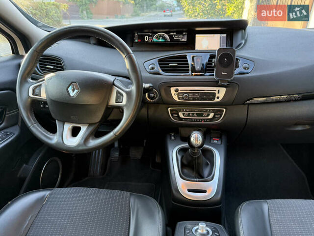 Белый Рено Гранд Сценик, объемом двигателя 1.5 л и пробегом 230 тыс. км за 7800 $, фото 18 на Automoto.ua