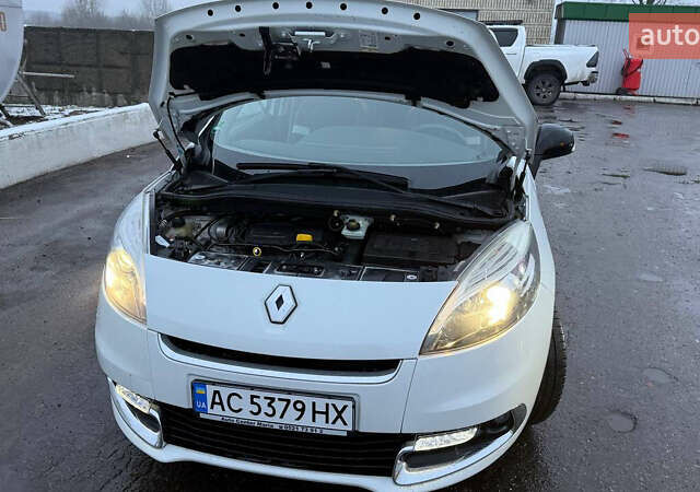 Белый Рено Гранд Сценик, объемом двигателя 1.6 л и пробегом 182 тыс. км за 9000 $, фото 2 на Automoto.ua
