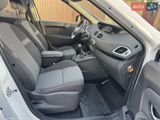 Білий Рено Гранд Сценік, об'ємом двигуна 1.5 л та пробігом 236 тис. км за 7800 $, фото 35 на Automoto.ua