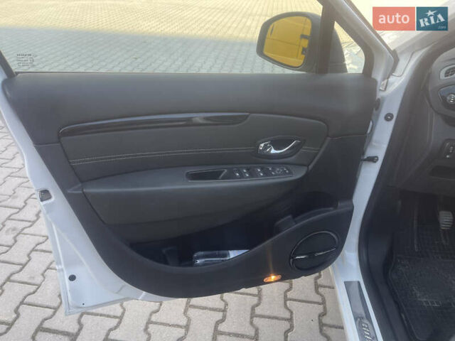 Белый Рено Гранд Сценик, объемом двигателя 1.6 л и пробегом 228 тыс. км за 7900 $, фото 9 на Automoto.ua