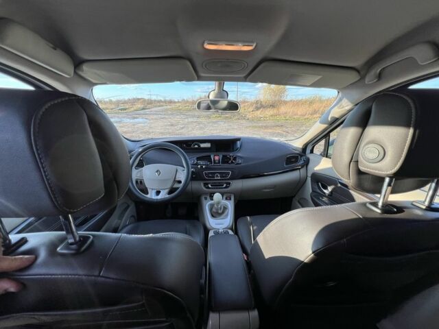 Білий Рено Гранд Сценік, об'ємом двигуна 1.6 л та пробігом 269 тис. км за 5700 $, фото 6 на Automoto.ua