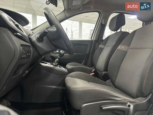 Білий Рено Гранд Сценік, об'ємом двигуна 1.46 л та пробігом 291 тис. км за 7790 $, фото 29 на Automoto.ua