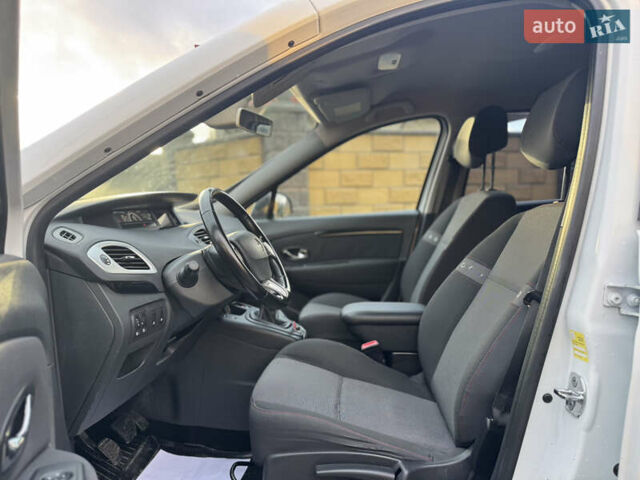 Білий Рено Гранд Сценік, об'ємом двигуна 1.5 л та пробігом 236 тис. км за 7800 $, фото 26 на Automoto.ua