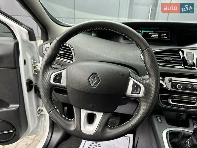 Белый Рено Гранд Сценик, объемом двигателя 1.6 л и пробегом 207 тыс. км за 9450 $, фото 68 на Automoto.ua