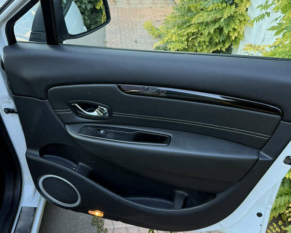 Белый Рено Гранд Сценик, объемом двигателя 1.5 л и пробегом 230 тыс. км за 7800 $, фото 15 на Automoto.ua