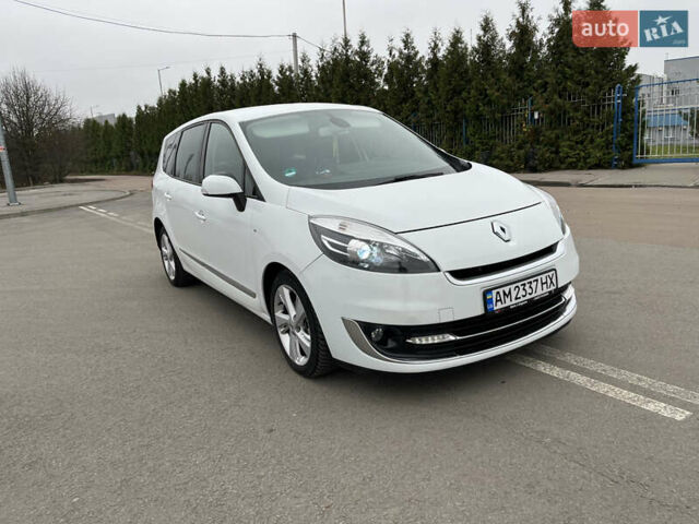 Белый Рено Гранд Сценик, объемом двигателя 1.46 л и пробегом 280 тыс. км за 8100 $, фото 3 на Automoto.ua