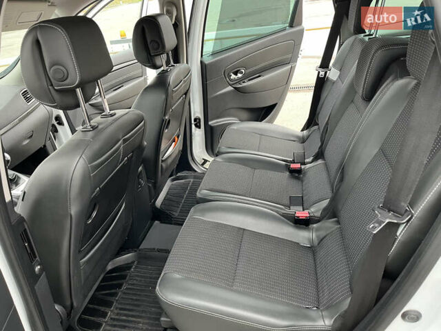 Белый Рено Гранд Сценик, объемом двигателя 1.46 л и пробегом 280 тыс. км за 8100 $, фото 11 на Automoto.ua