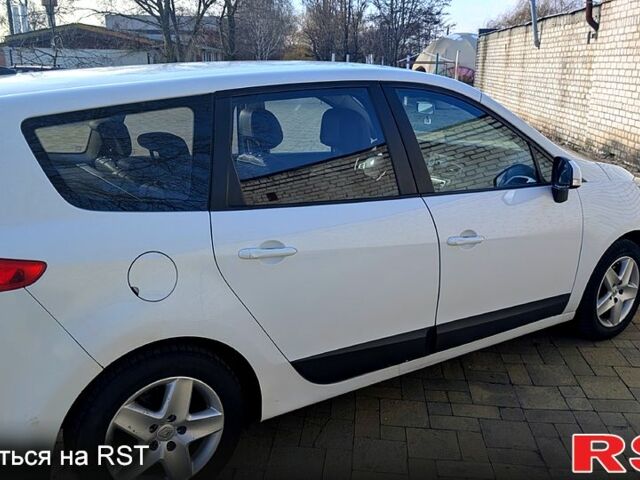 Белый Рено Гранд Сценик, объемом двигателя 1.5 л и пробегом 0 тыс. км за 7700 $, фото 6 на Automoto.ua