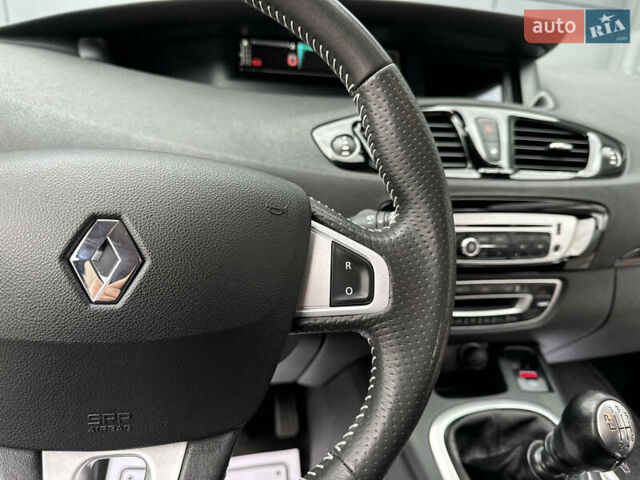 Белый Рено Гранд Сценик, объемом двигателя 1.6 л и пробегом 207 тыс. км за 9450 $, фото 70 на Automoto.ua