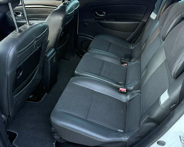 Белый Рено Гранд Сценик, объемом двигателя 1.5 л и пробегом 230 тыс. км за 7800 $, фото 10 на Automoto.ua