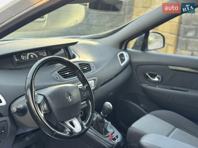Білий Рено Гранд Сценік, об'ємом двигуна 1.5 л та пробігом 236 тис. км за 7800 $, фото 25 на Automoto.ua