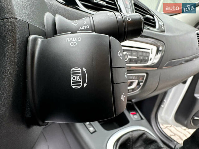 Белый Рено Гранд Сценик, объемом двигателя 1.6 л и пробегом 207 тыс. км за 9450 $, фото 73 на Automoto.ua