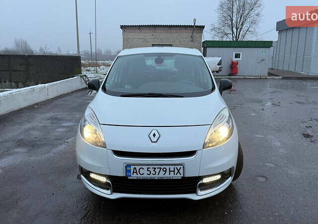 Белый Рено Гранд Сценик, объемом двигателя 1.6 л и пробегом 182 тыс. км за 9000 $, фото 1 на Automoto.ua