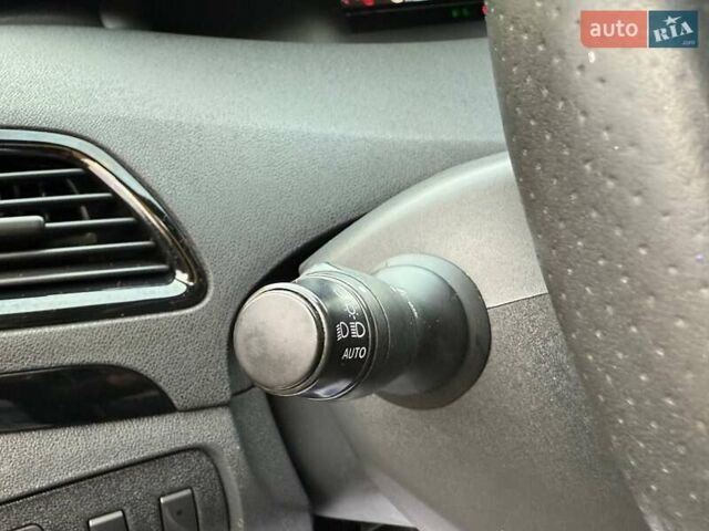 Белый Рено Гранд Сценик, объемом двигателя 1.6 л и пробегом 250 тыс. км за 8600 $, фото 25 на Automoto.ua