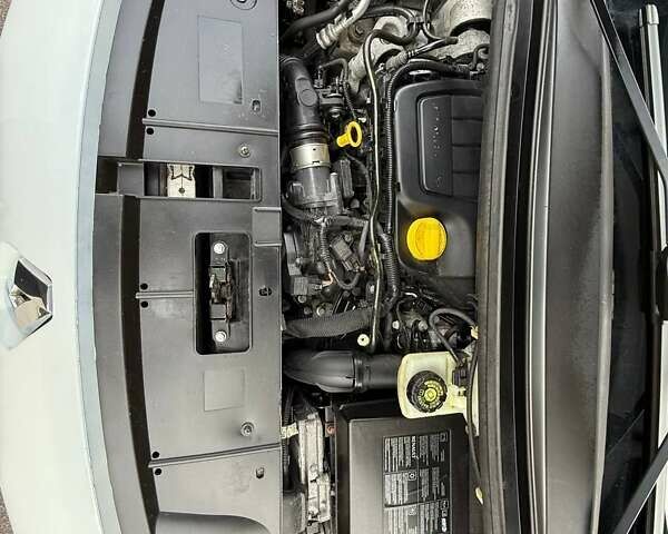 Белый Рено Гранд Сценик, объемом двигателя 1.6 л и пробегом 250 тыс. км за 8600 $, фото 18 на Automoto.ua