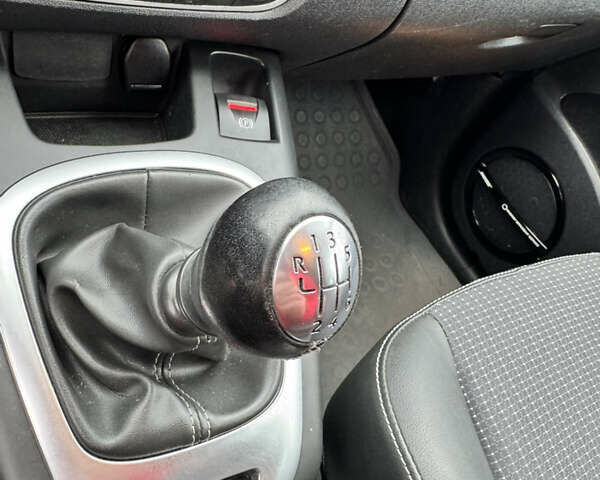 Белый Рено Гранд Сценик, объемом двигателя 1.6 л и пробегом 162 тыс. км за 10500 $, фото 40 на Automoto.ua