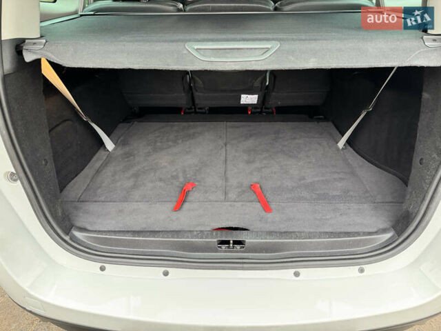 Белый Рено Гранд Сценик, объемом двигателя 1.6 л и пробегом 162 тыс. км за 10500 $, фото 62 на Automoto.ua