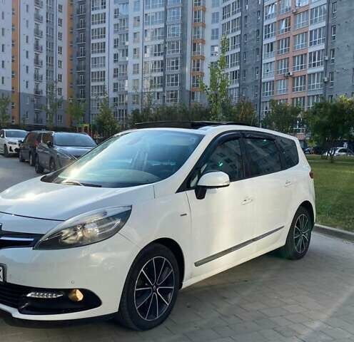 Белый Рено Гранд Сценик, объемом двигателя 1.5 л и пробегом 257 тыс. км за 9000 $, фото 4 на Automoto.ua