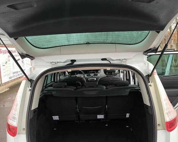 Білий Рено Гранд Сценік, об'ємом двигуна 1.5 л та пробігом 212 тис. км за 9700 $, фото 14 на Automoto.ua