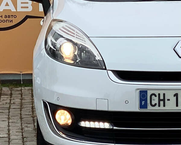 Білий Рено Гранд Сценік, об'ємом двигуна 1.5 л та пробігом 215 тис. км за 8700 $, фото 3 на Automoto.ua