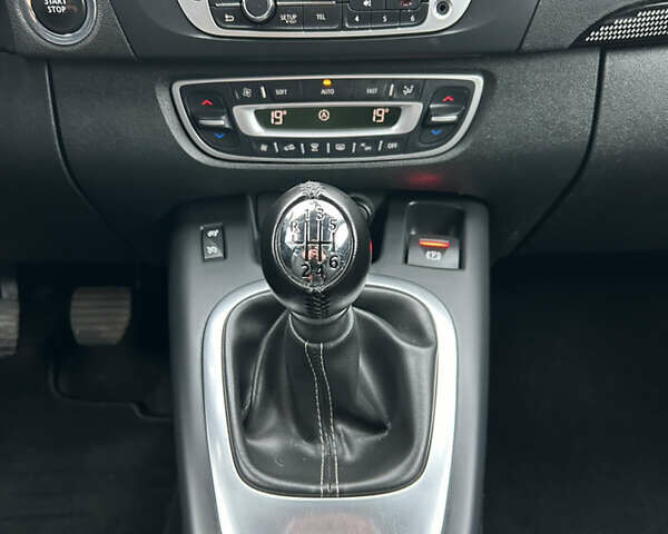 Белый Рено Гранд Сценик, объемом двигателя 1.5 л и пробегом 241 тыс. км за 9500 $, фото 20 на Automoto.ua