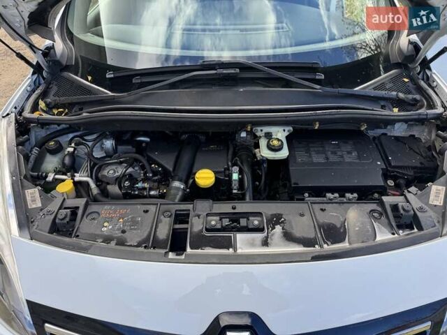 Белый Рено Гранд Сценик, объемом двигателя 1.5 л и пробегом 273 тыс. км за 7600 $, фото 22 на Automoto.ua