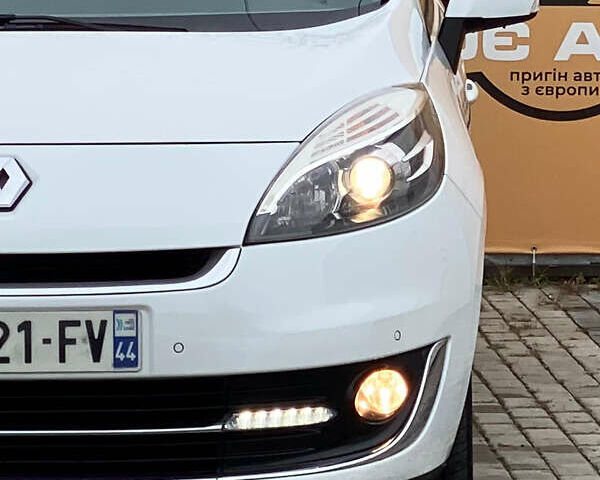 Белый Рено Гранд Сценик, объемом двигателя 1.5 л и пробегом 215 тыс. км за 8700 $, фото 4 на Automoto.ua