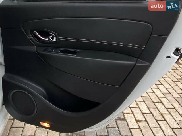 Белый Рено Гранд Сценик, объемом двигателя 1.5 л и пробегом 215 тыс. км за 8700 $, фото 27 на Automoto.ua