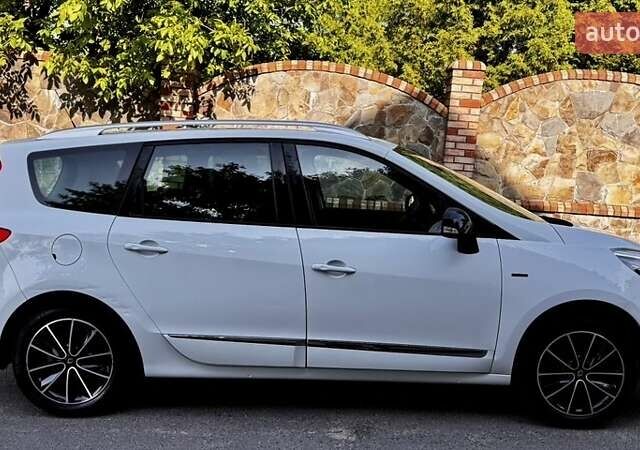 Білий Рено Гранд Сценік, об'ємом двигуна 1.2 л та пробігом 177 тис. км за 6999 $, фото 2 на Automoto.ua