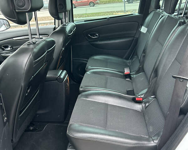 Белый Рено Гранд Сценик, объемом двигателя 1.5 л и пробегом 241 тыс. км за 9500 $, фото 51 на Automoto.ua