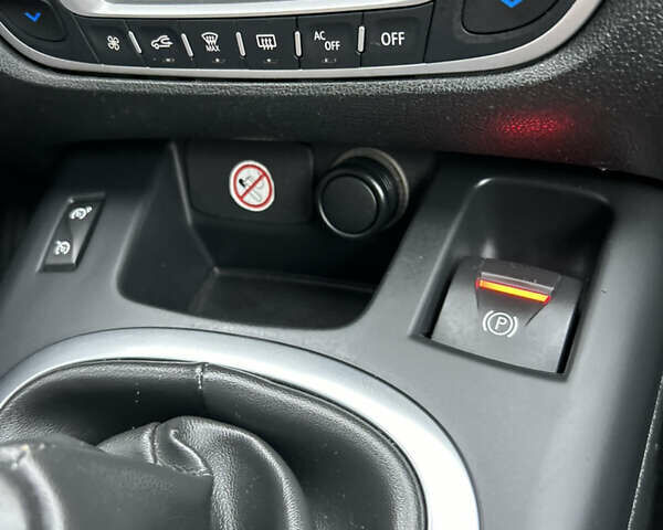 Белый Рено Гранд Сценик, объемом двигателя 1.5 л и пробегом 241 тыс. км за 9500 $, фото 24 на Automoto.ua