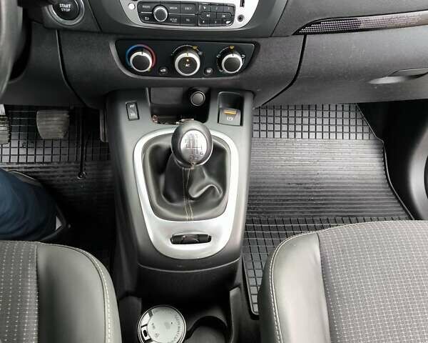 Білий Рено Гранд Сценік, об'ємом двигуна 1.5 л та пробігом 212 тис. км за 9700 $, фото 23 на Automoto.ua