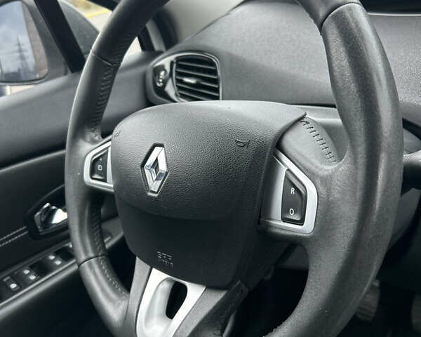 Белый Рено Гранд Сценик, объемом двигателя 1.5 л и пробегом 241 тыс. км за 9500 $, фото 21 на Automoto.ua