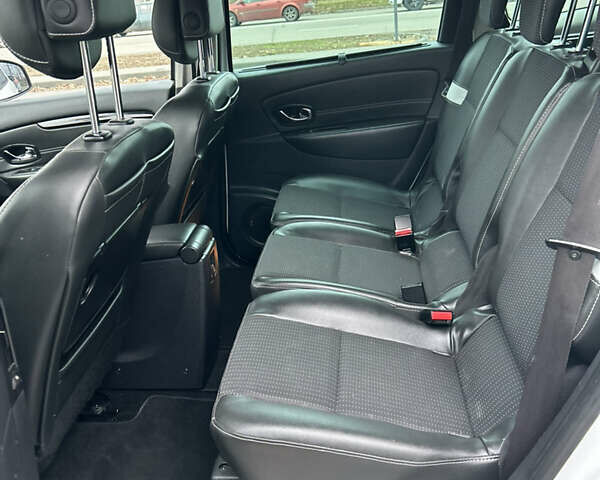 Белый Рено Гранд Сценик, объемом двигателя 1.5 л и пробегом 241 тыс. км за 9500 $, фото 13 на Automoto.ua