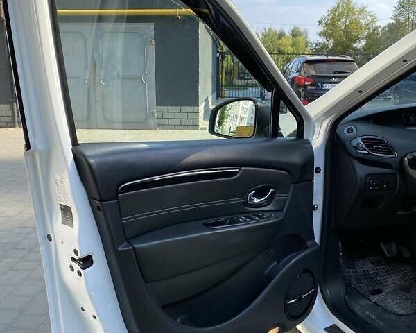 Белый Рено Гранд Сценик, объемом двигателя 1.5 л и пробегом 257 тыс. км за 9000 $, фото 12 на Automoto.ua